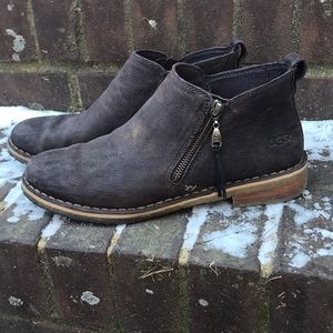*****SOLD******UGG Size 9 Desert Boot
